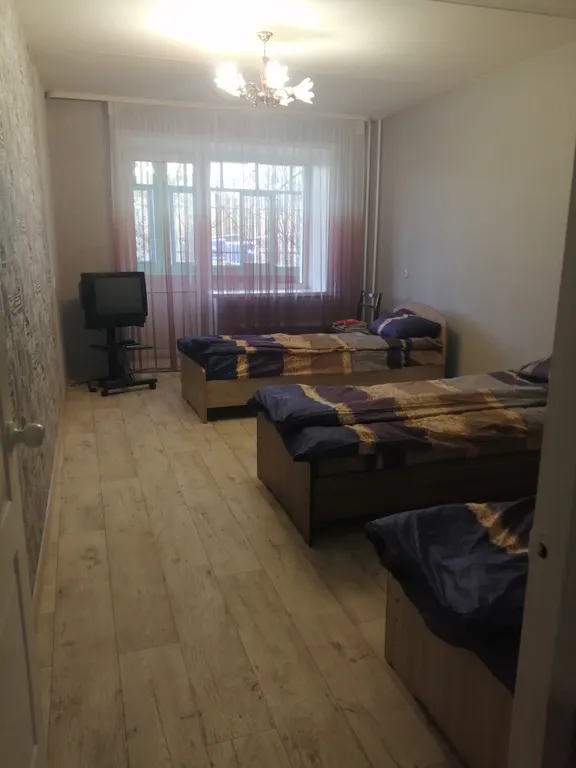 Просторная двушка на первом этаже