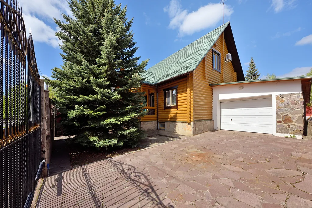 Деревянный большой дом для компаний и семей