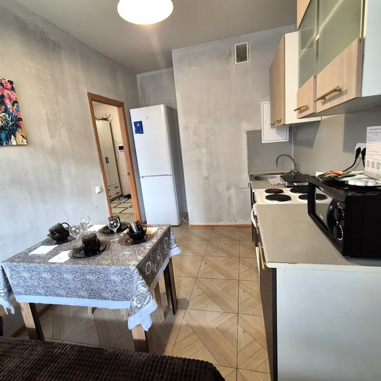 Хорошая квартира в новостройке с тремя раздельными местами