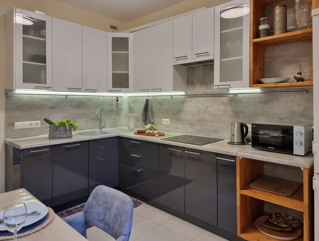 Двухкомнатная квартира с подиумами