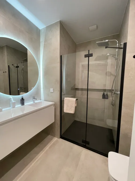 На Охте, с видом на лес и реку, рядом с Охта Парком