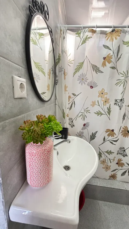 Дом-шалаш с собственной кухней Лдзаа