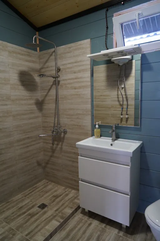 Уютный домик на берегу у моря