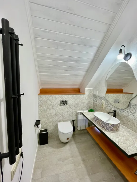 Улучшенный номер с балконом и стильной ванной комнатой