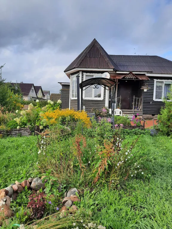 Часть дома рядом с озером