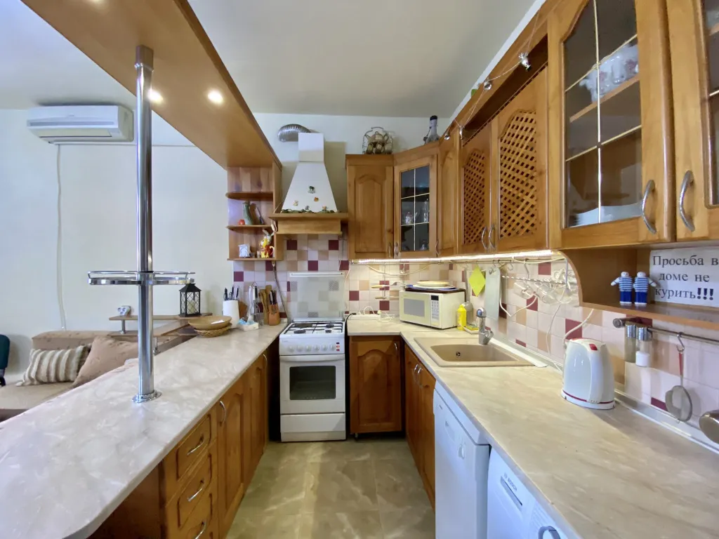 Дом в центре с видом на море