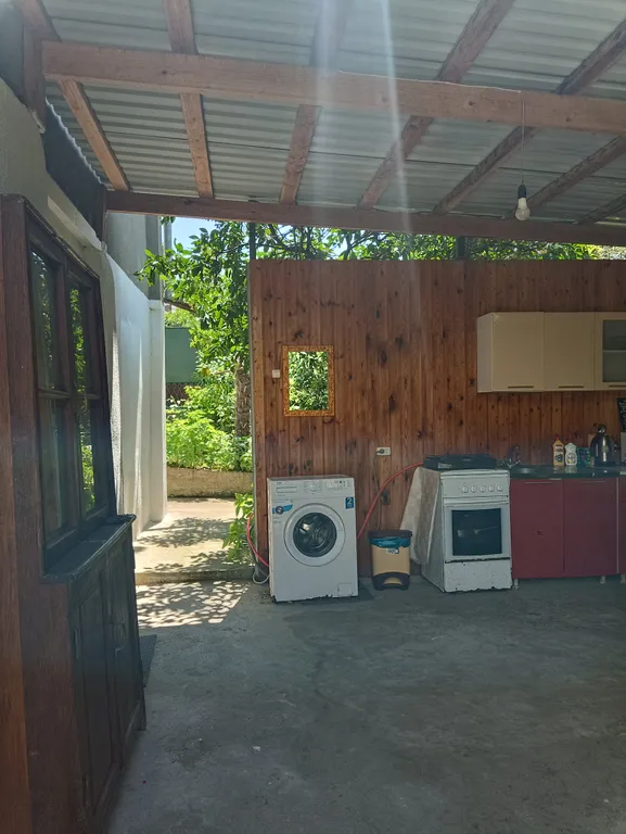 Первый этаж с отдельным входом в районе центрального рынка