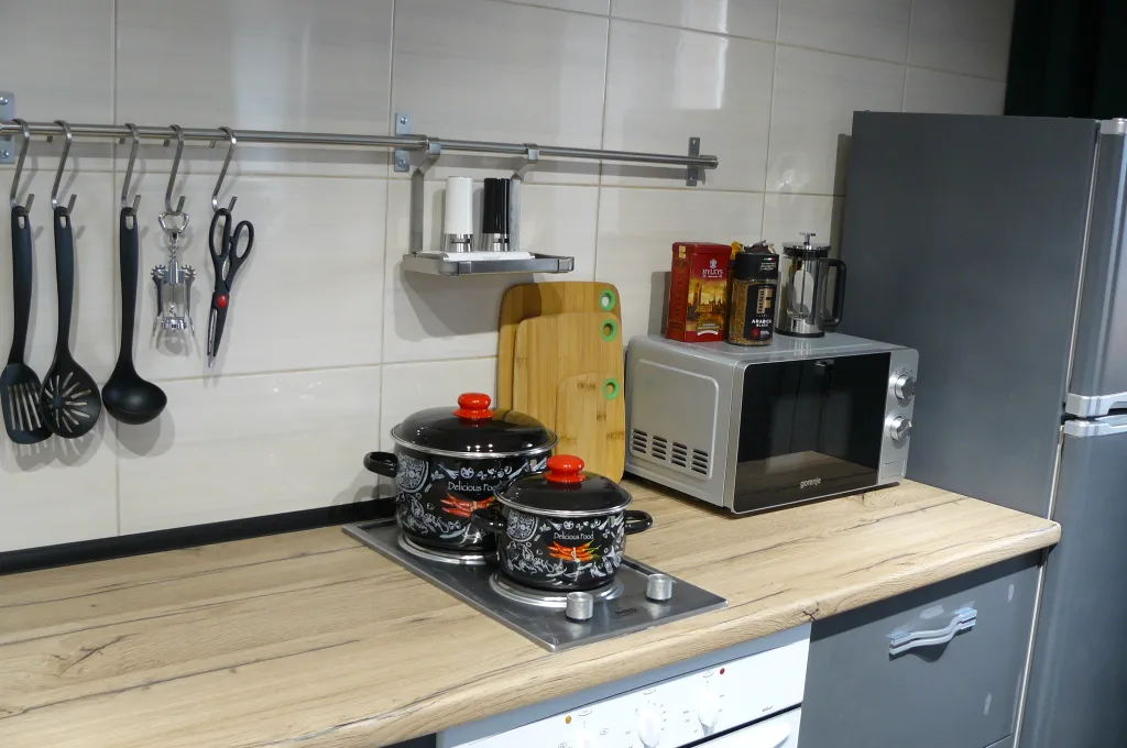 Рыжий Кот Дружный (просторная 2-ка с изолированной спальней)