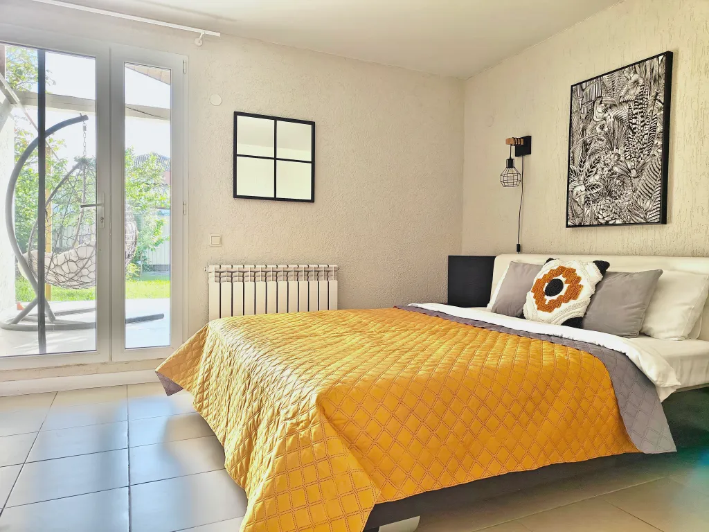 Номер Горчица с террасой и парковкой