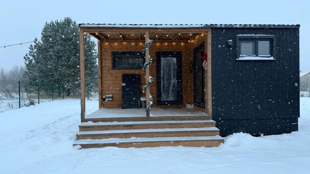 Небольшой уютный домик с чаном