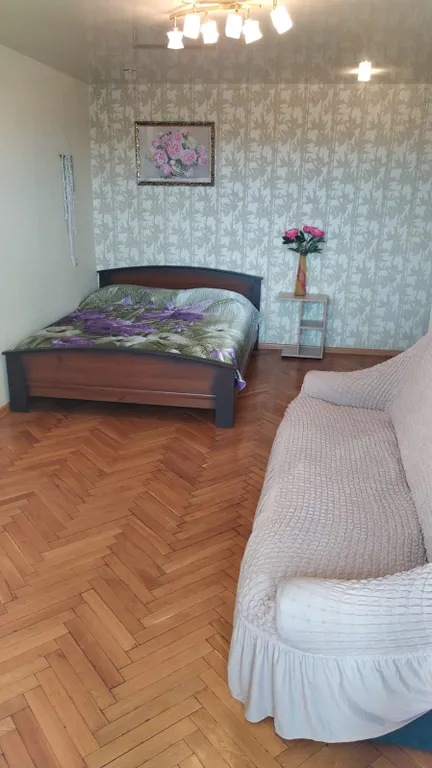 Двушка с видом на ёлочки.