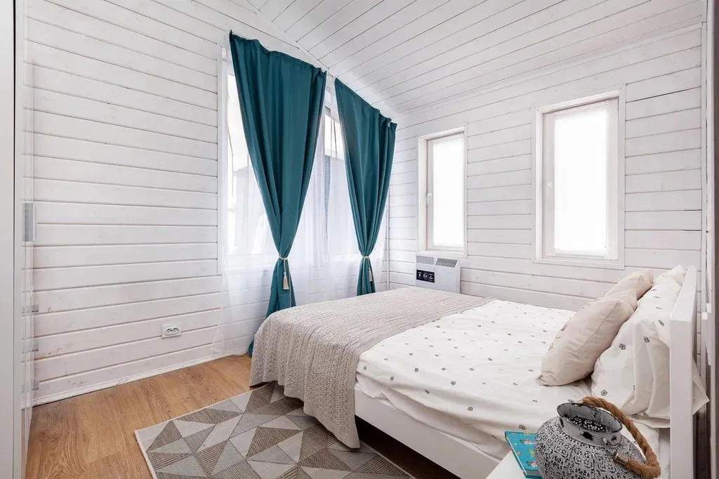 Современный дом с баней в лесу