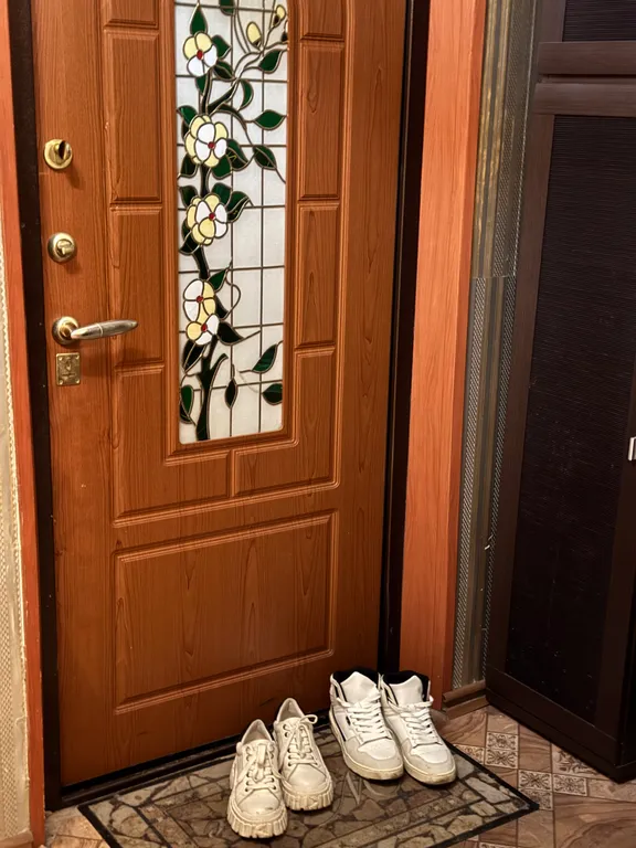 В тихом дворике с утепленной лоджией