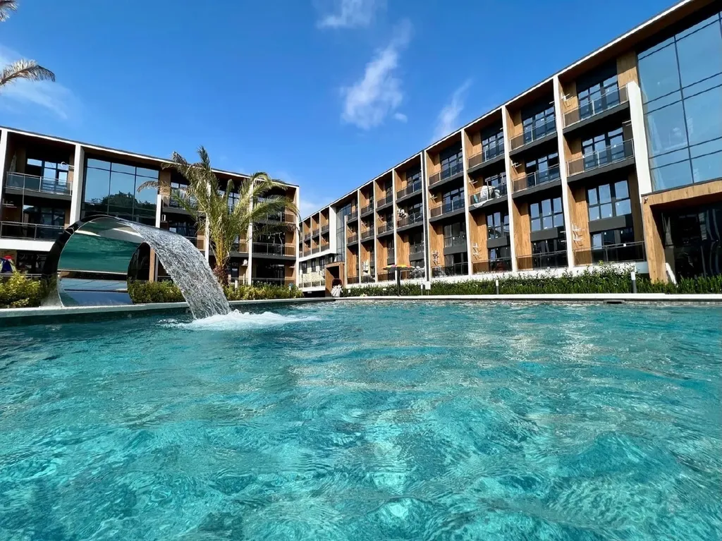 Апартаменты семейные в комплексе бизнес класса с бассейном