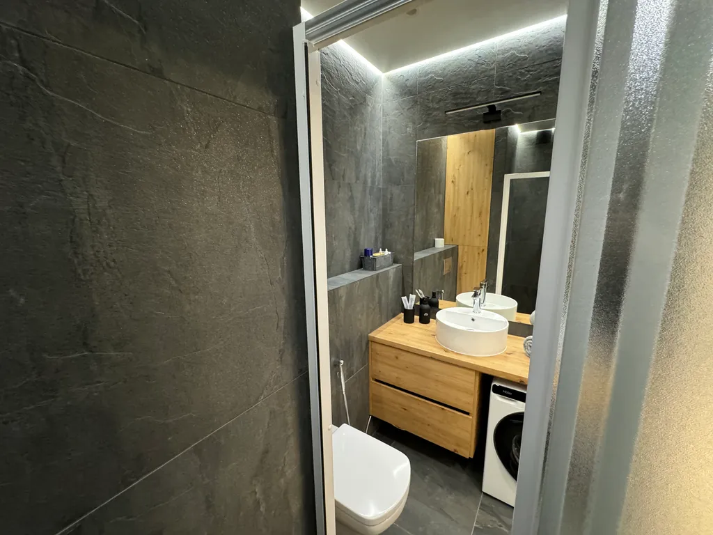 Апартаменты-студия в центре города в новом дoме бизнec-клаcса