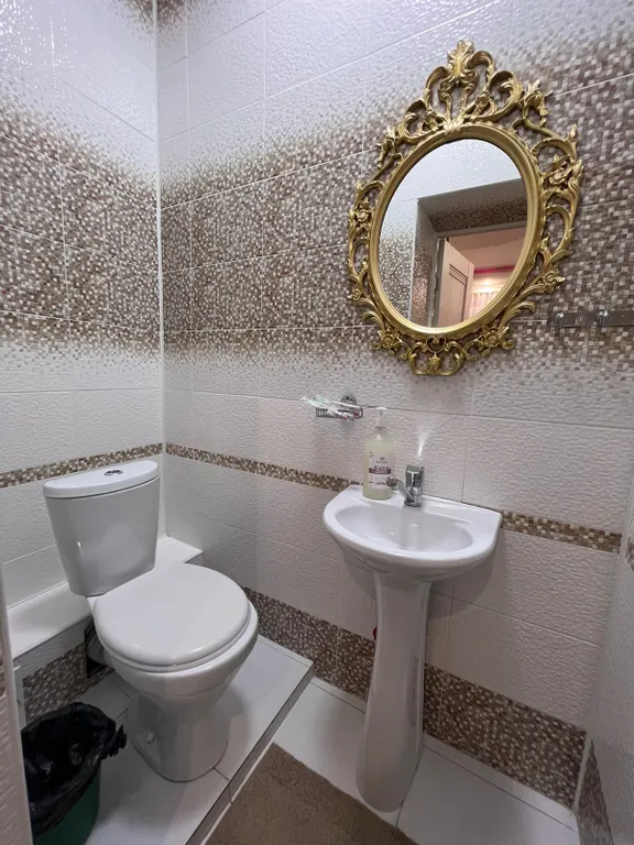 Большой двухэтажный дом