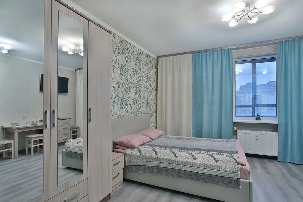 Квартира Lux Blue apartment с ванной и большим ТВ (1ый ЖК от метро, 700 метров) — аренда посуточно в Мурино