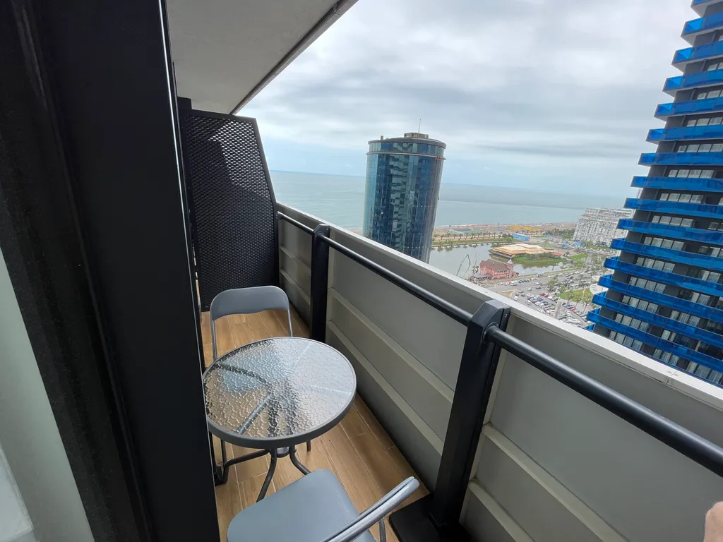 Студия на 1-й линии с видом на море в небоскребе Орби Сити