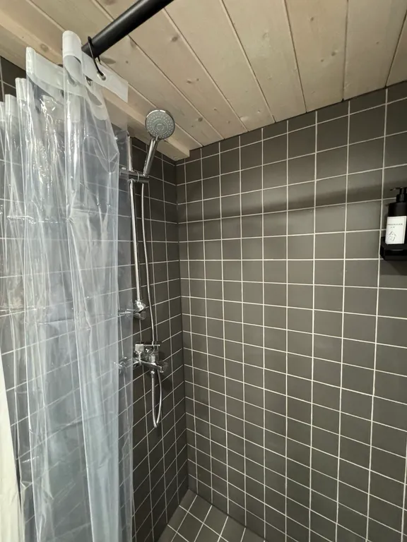 Дом с сауной на берегу озера