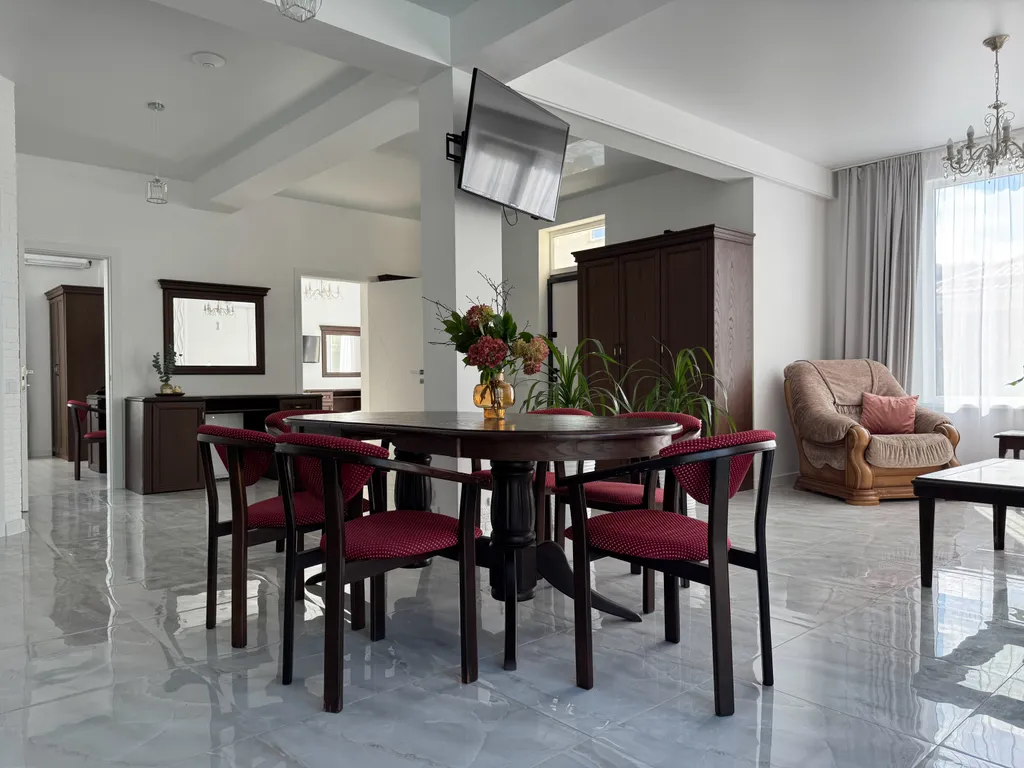 Новый дом с подогреваемым бассейном