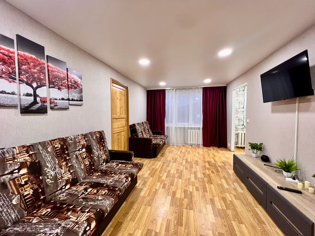 Двухкомнатная квартира в центре возле ряда сетевых магазинов — аренда посуточно в Мурманск