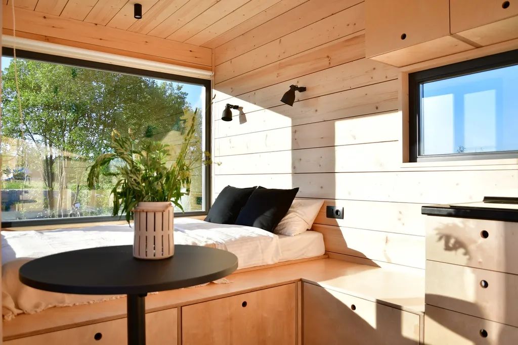 Мини дом с панорамными окнами