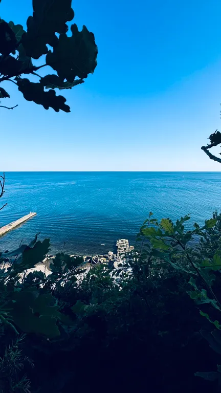 Место, где величие гор встречается с безграничностью моря