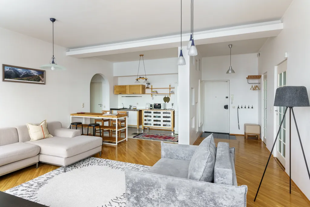 Просторная квартира в центре города с видом на реку