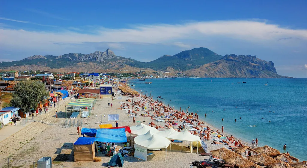 Двухуровневые апартаменты с видом на море и пляж