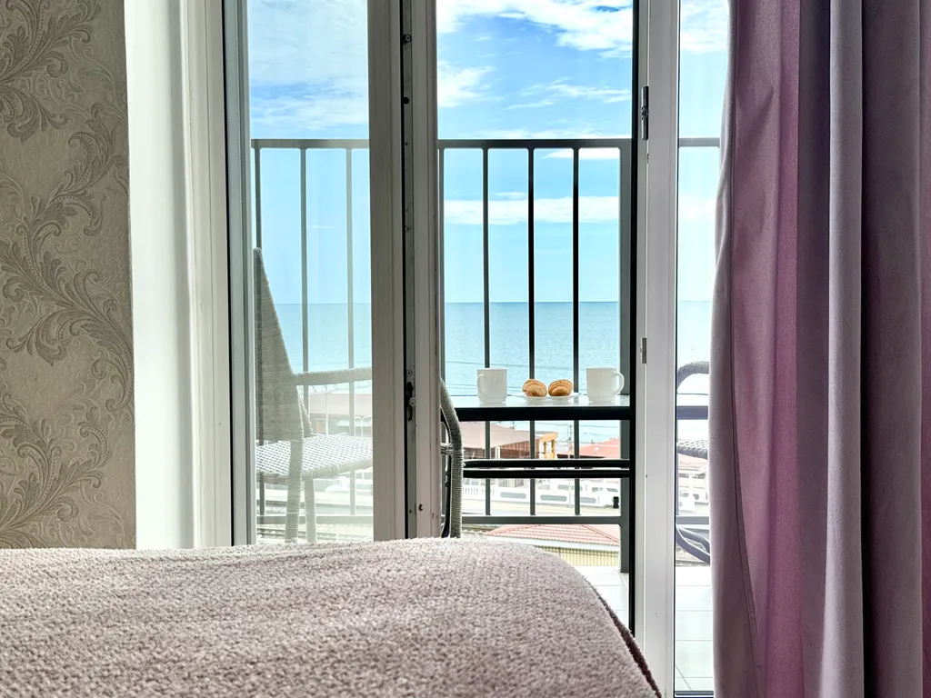 Двухкомнатная квартира с прямым видом на море