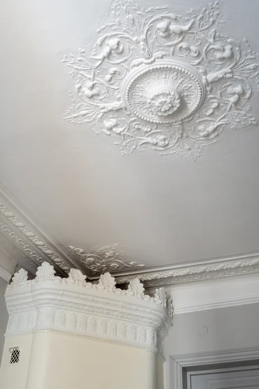 Четырехкомнатная квартира с бaлкoнoм в цeнтрe