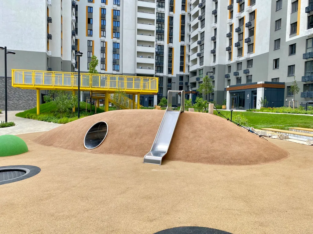 Квартира в центре, закрытая территория, очень красивый двор и спорт площадки