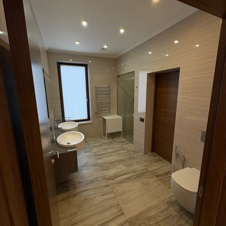 Современный коттедж на берегу озера Лавиярви