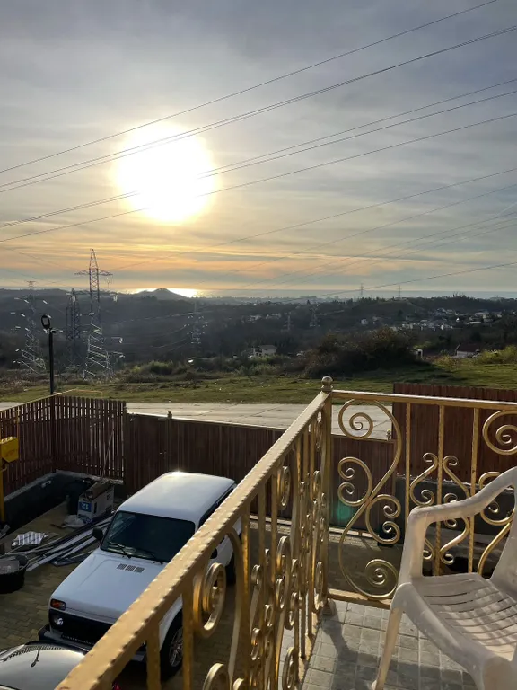 Студия в гостевом доме на 3 этаже с видом на море и горы