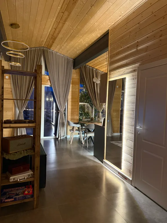 Дом в лесу с видовой терассой и чаном