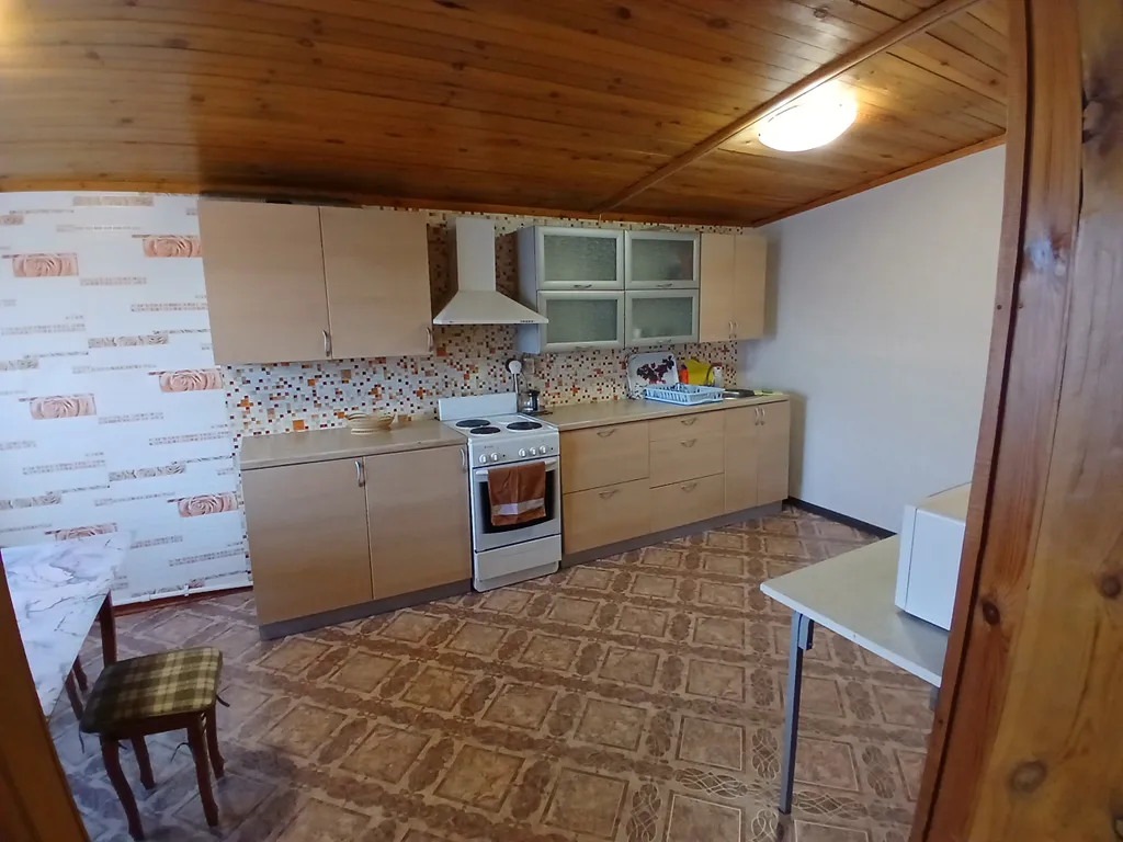 Дом возле гор и леса