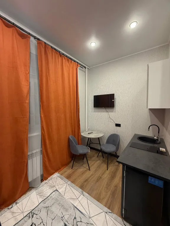 Уютная студия в центре на набережной реки Волга