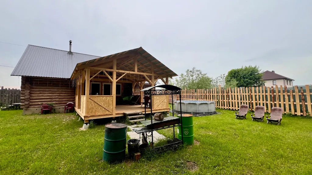 Рубленный дом - баня с террасой