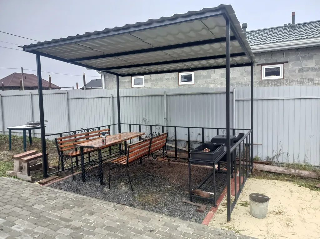 Трёхкомнатный новый коттедж в черте города с бассейном