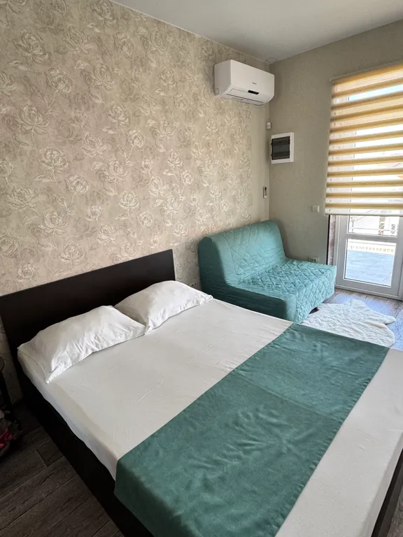 Дом с отдельным въездом и двором