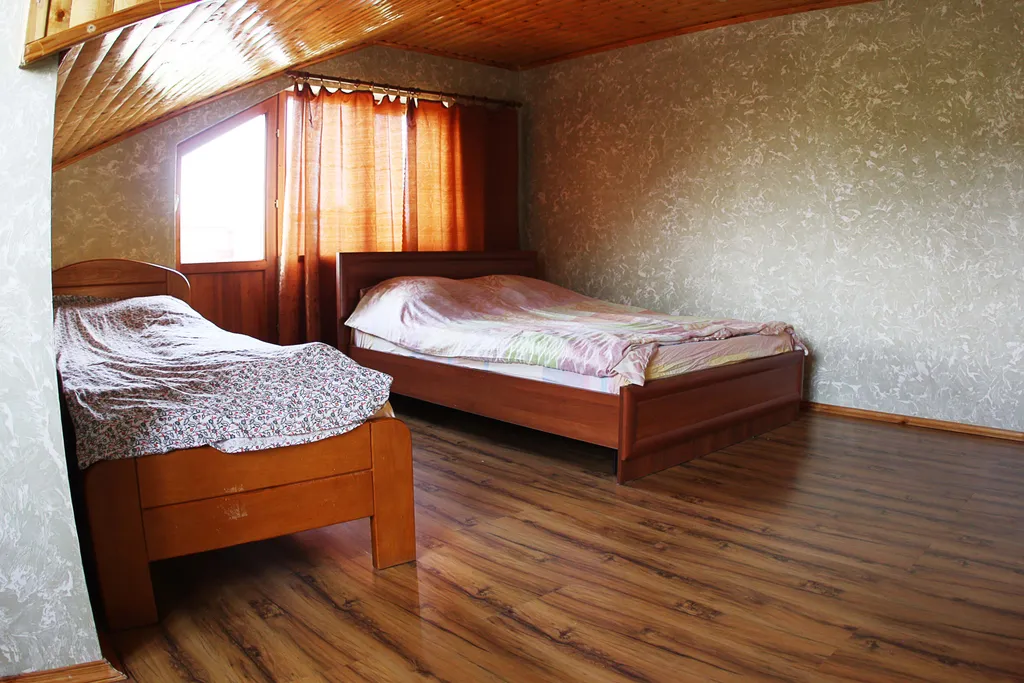 Дом в деревне с баней и камином