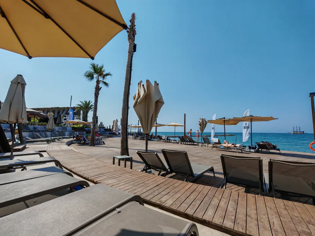 Квартира XL в Azura World c видом на бассейн и аквапарком