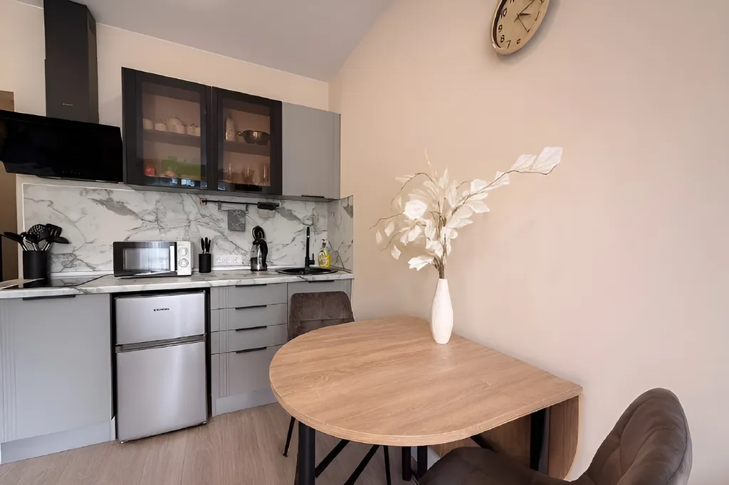 Студия с балконом и парковкой, рядом с набережной