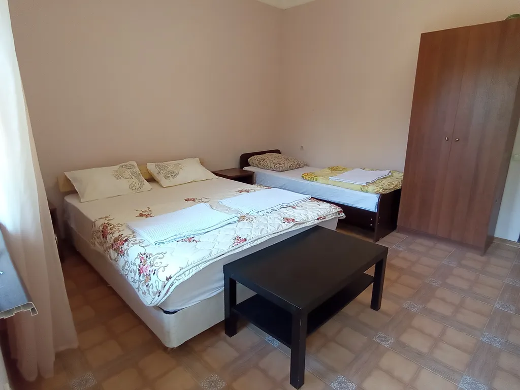 Коттедж в саду у Веры