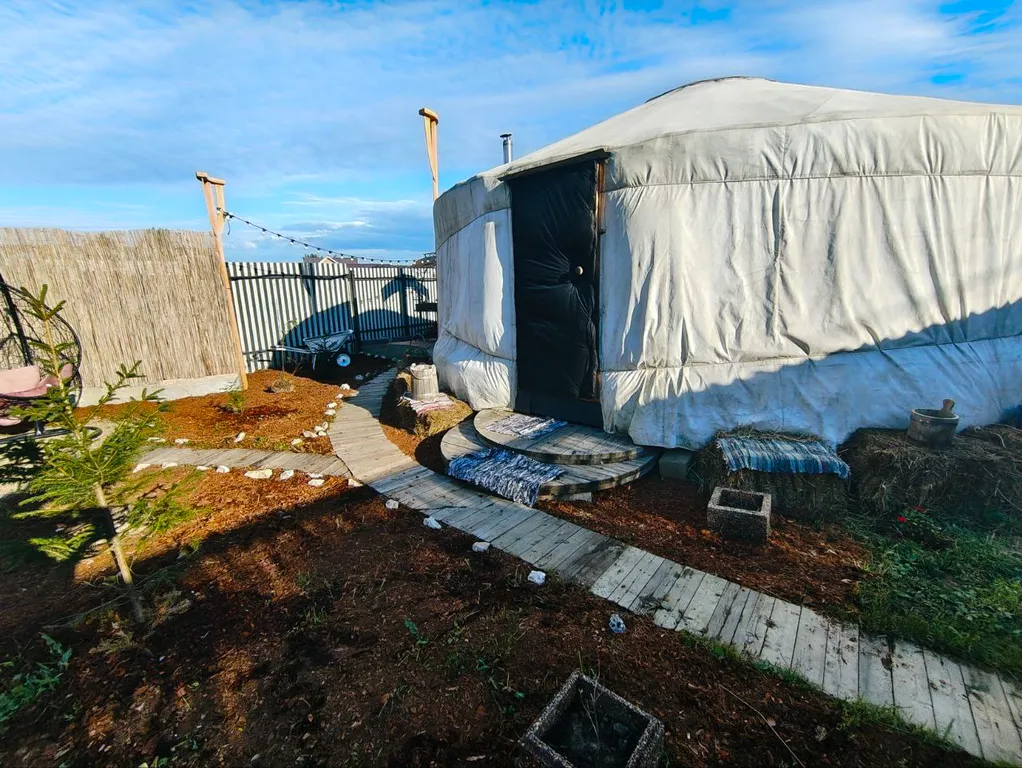 Коттедж Дом в виде юрты с травяной баней — Каблуково