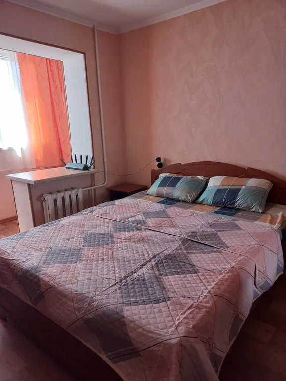 С панорамным видом на море и гору медведь (аю-даг)