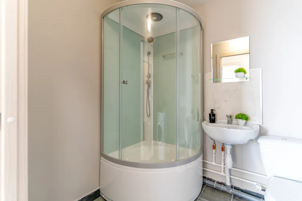 Апартамент с угловой солнечной спальней и видом на город