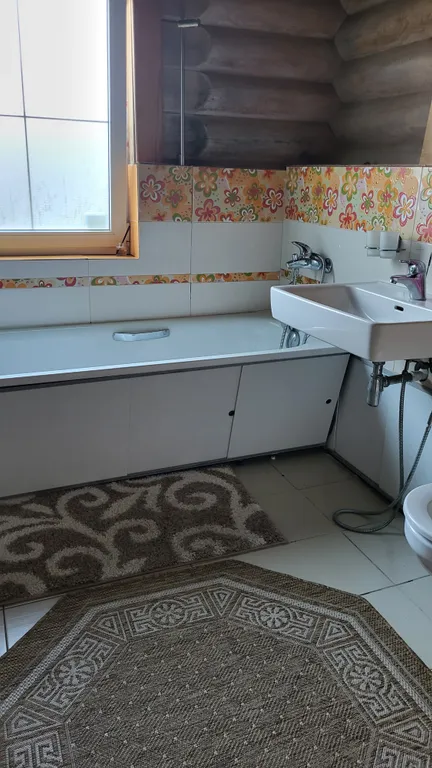 Уютный дом на побережье, на опушке соснового бора