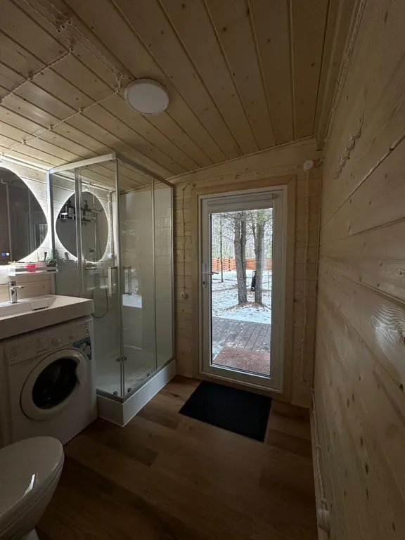 Домик в сосновом лесу с банным чаном