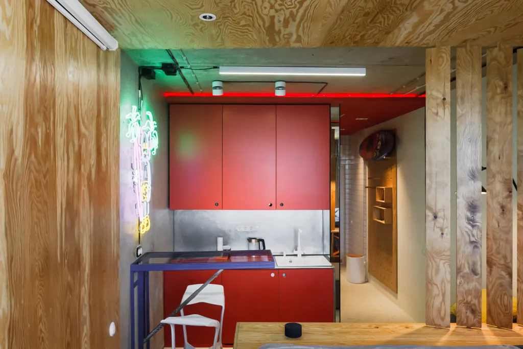 Уникальная студия с самым высоким подиумом